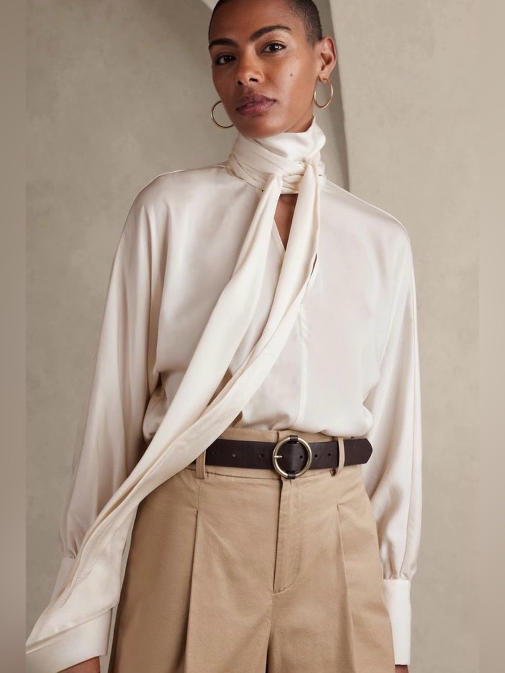 BNWT Banana Republic Black Scarf Tie Neck Blouse Large Sold Out Office Chic - Picture 4 of 11